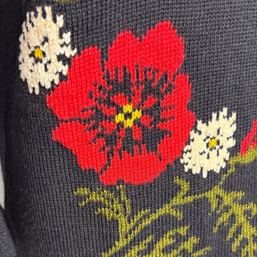 Vintage Floral Embroidered Black Wool Sweater size Medium - Picture 3 of 9